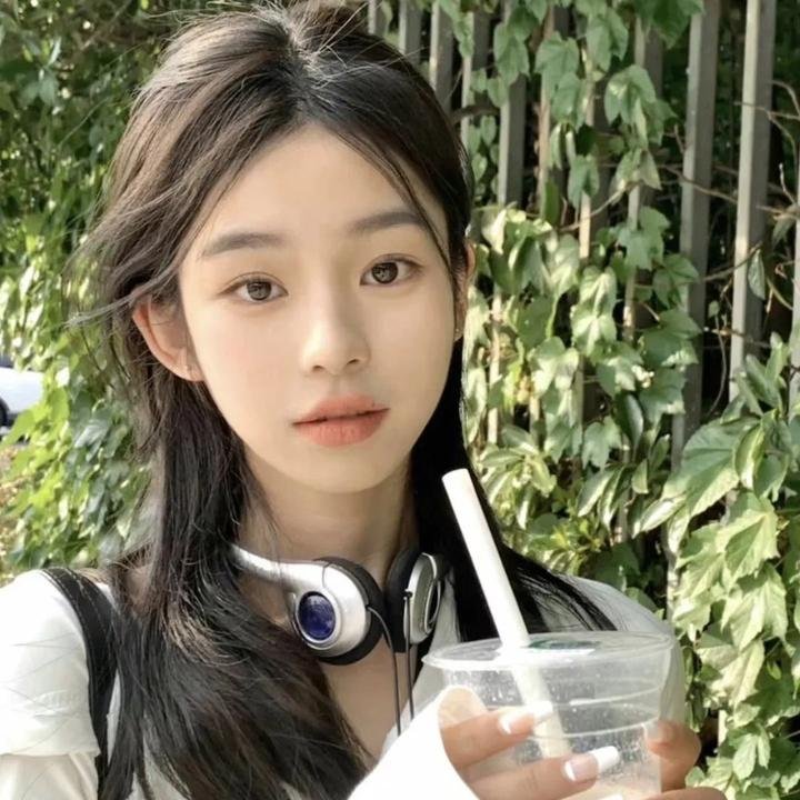 侯府真千金她能掐会算